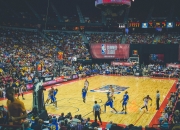 哈兰德连续十场比赛得分超过晋级下一阶段，RNG不断突破！全场沸腾不已